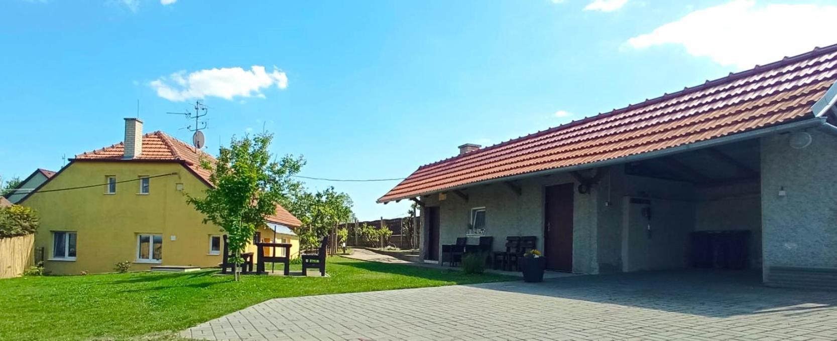 Domek Na Vinohradech Hlohovec Exteriér fotografie